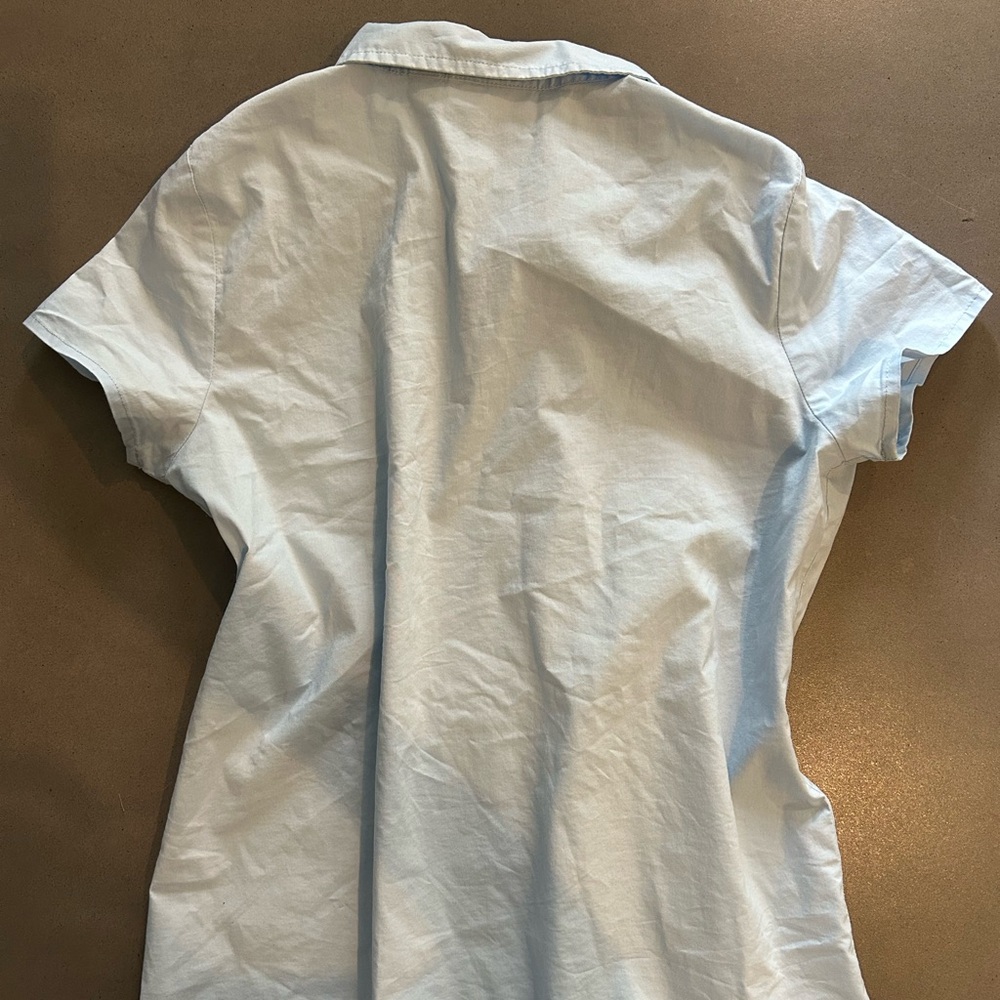 Light Blue Button-Up blouse - Picture 4 of 5